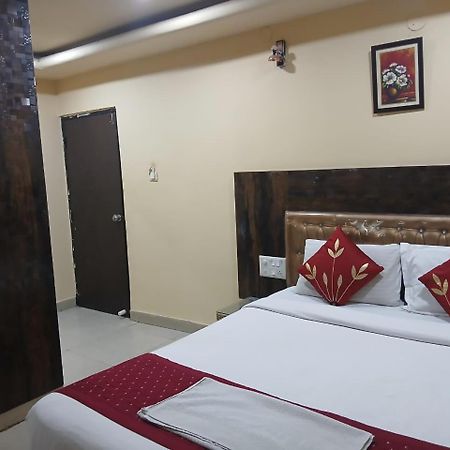 Blossoms Room Holiday Inn- Lakdikapul Hyderabad Exterior foto