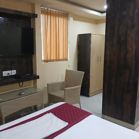 Blossoms Room Holiday Inn- Lakdikapul Hyderabad Exterior foto