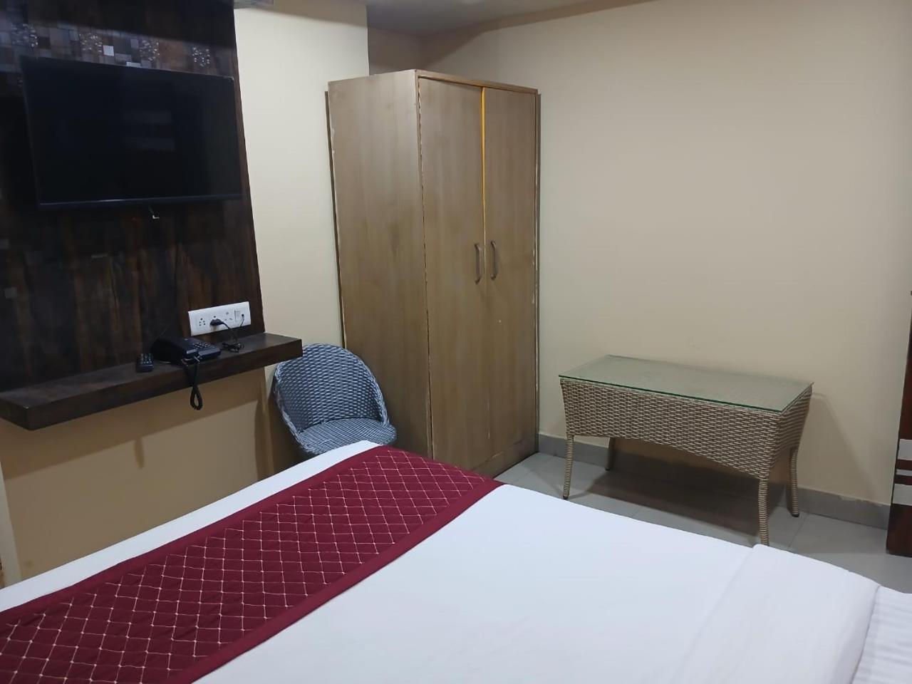 Blossoms Room Holiday Inn- Lakdikapul Hyderabad Exterior foto