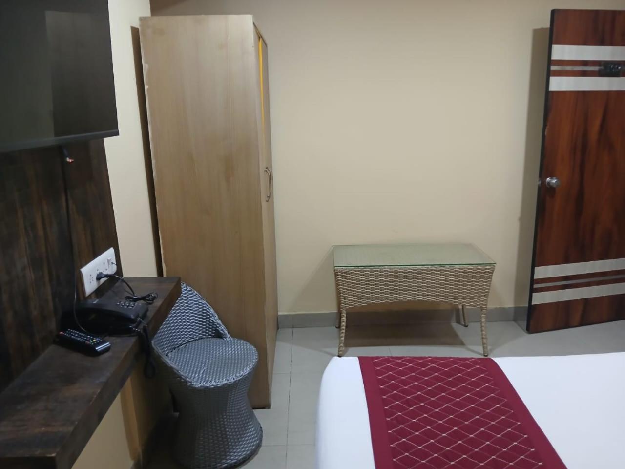 Blossoms Room Holiday Inn- Lakdikapul Hyderabad Exterior foto