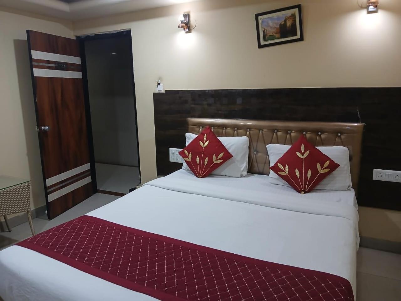 Blossoms Room Holiday Inn- Lakdikapul Hyderabad Exterior foto