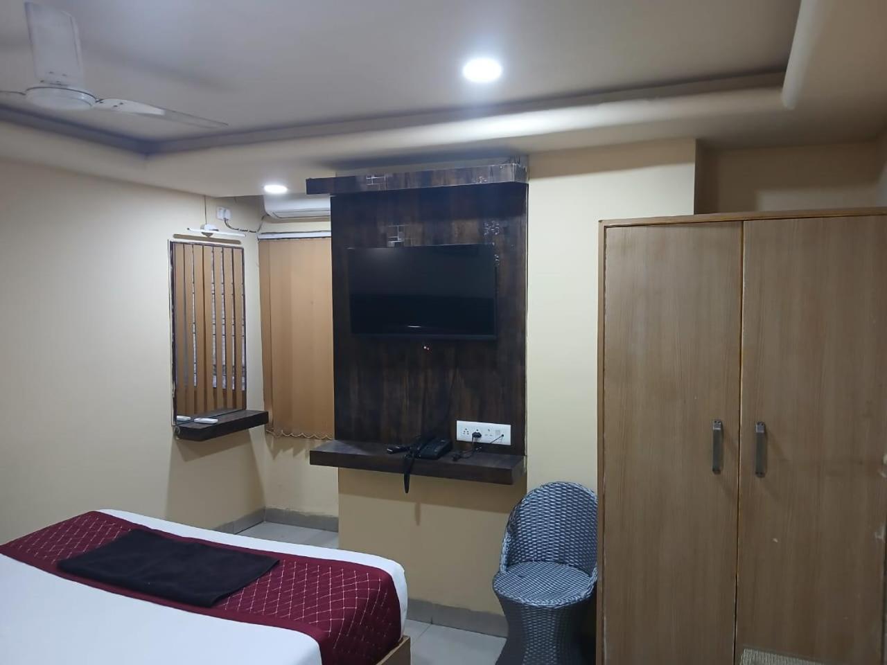 Blossoms Room Holiday Inn- Lakdikapul Hyderabad Exterior foto